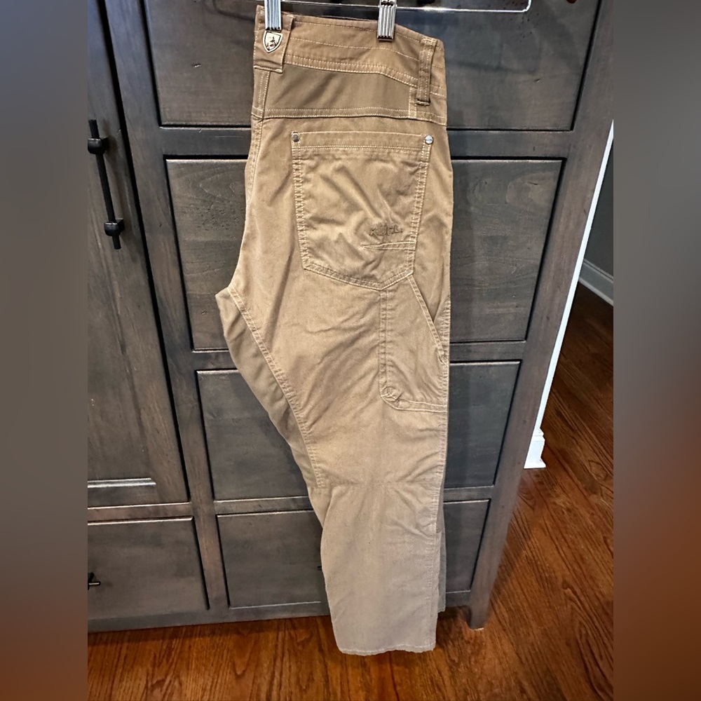 Men’s Kuhl Radikl Pant Klassik, Size 32”x32”. Light Brown
